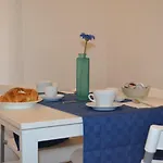 לינה וארוחת בוקר Mareluna 4*